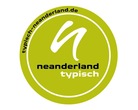 TYPISCH neanderland Siegel Grünes Siegel mit weißem Schriftzug: typisch neanderland.