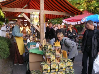 Chestnut fair Marktstände an der Chestene ChilbiMarket stalls at the chestene fairStands de marché à la bénichon à la châtaigne