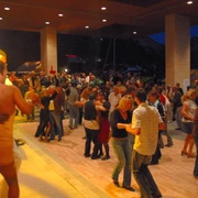 Riviera Latina Festival Tanzende Menschen am Riviera Latina FestivalDancing people at the Riviera Latina FestivalDes gens qui dansent au festival Riviera Latina