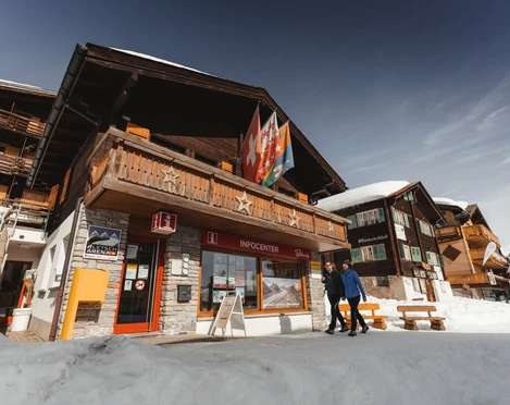 Winterwandern Herrenweg in der Aletsch Arena Winterwandern Herrenweg in der Aletsch Arena