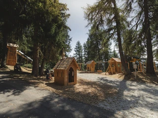 spielplatz-baschweri-familie-bettmeralp-sommer-aletsch-arena-marco-schnyder-05.jpg