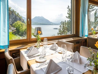 Restaurant FloraAlpina Gedeckter Tisch im Restaurant FloraAlpinaTable setting at the FloraAlpina restaurantTable dressée au restaurant FloraAlpina