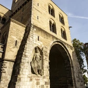 Eigelsteintorburg Die Eigelsteintorburg in Köln, ein beeindruckendes mittelalterliches StadttorThe Eigelstein City Gate in Cologne, an impressive medieval city gate