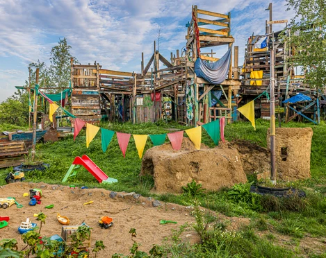 Bauspielplatz im Leipziger Westen- Spielplätze in Leipzig Auf dem Bauspielplatz Wilder Westen können Kinder spielen und kreativ werden.
