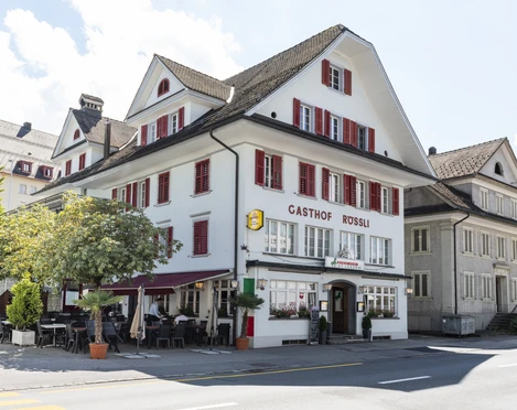 Das Ristorante-Pizzeria Cavallino mitten im Dorf Schüpfheim