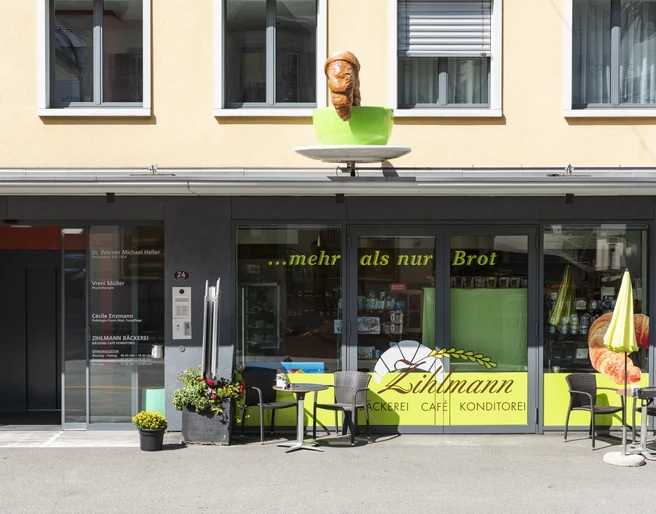 Die Bäckerei Café Konditorei Zihlmann mitten im Dorf Schüpfheim