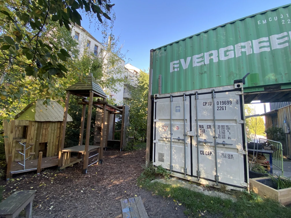 Familienerlebnisgarten auf dem Kregelhof - Familienurlaub in Leipzig Grünes Einod Familienerlebnisgarten auf einem ehemaligen Betriebsgelände in Reudnitz.