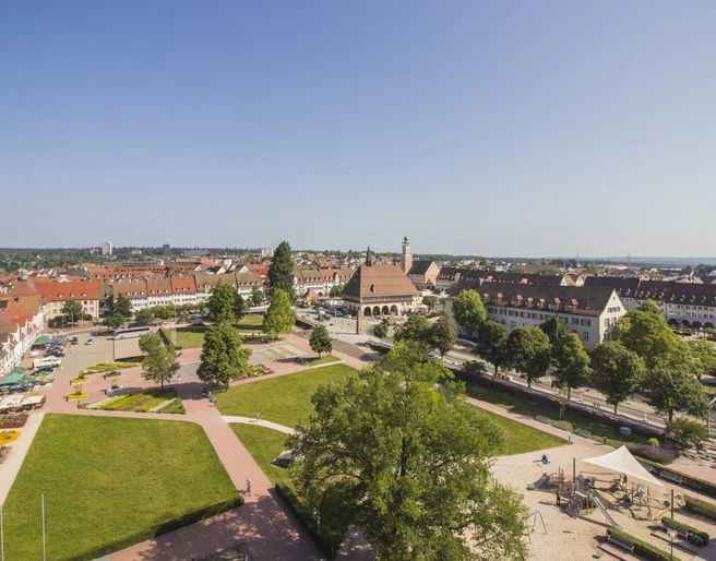 Blick von der Stadtkirche über den Marktplatz