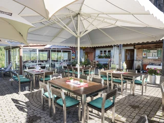 Eine grosse Terrasse für schöne Sonnentage