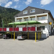 Im Dorf Flühli Richtung Kirche finden Sie das Gasthaus Stutz
