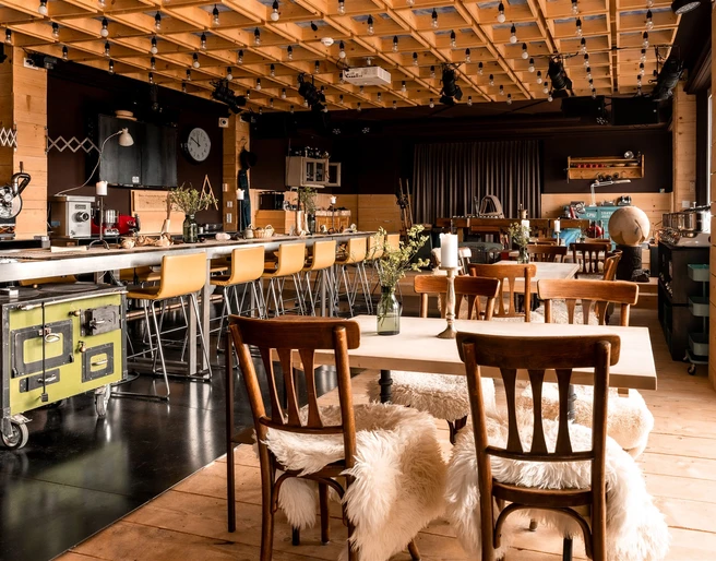 Ein Weitsicht-Treff - für Wanderer, Biker und Verweiler Wiesner Mysterion