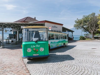 Lidobus Weggis Lidobus an der Schiffstation WeggisLidobus at the boat station WeggisLidobus a la station des bateaux à Weggis