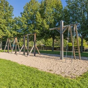 Spielplatz bei Schrebers Biergarten - Familie in Leipzig Bei Schrebers Restaurant und Biergarten gibt es einen Kinderspielplatz mit Klettergerüsten.