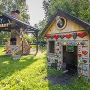 Zaubergarten Stötteritz - Spielplätze in Leipzig Im Zaubergarten Stötteritz gibt es ein kleines Hexenhäuschen zum Spielen.