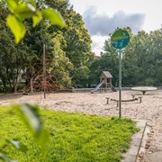Spielplatz Thiemstraße - Familie in Leipzig In der Thiemstraße gibt es einen Spielplatz mit verschiedenen Spielmöglichkeiten.