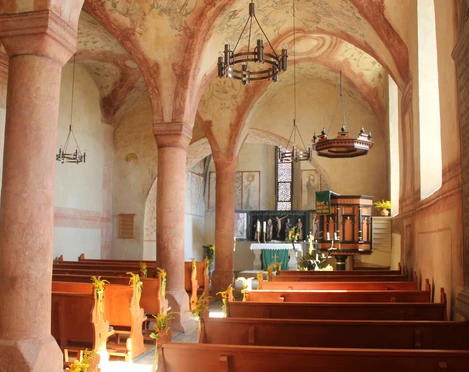 Evangelische Kirche Bergheim von innen