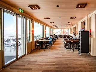 berghaus-rothron-kulm-speisesaal-terrasse.jpg