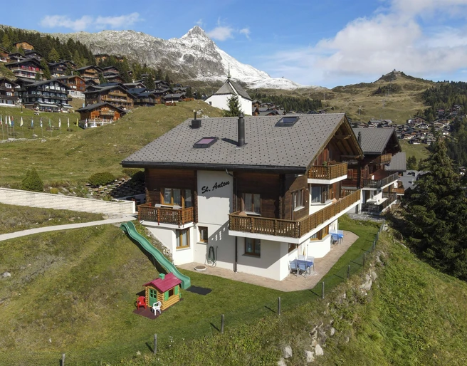 Haus mit Spielplatz