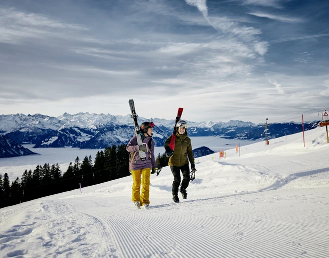Skiing Skifahrer auf der RigiSkiers on the RigiSkieurs sur le Rigi