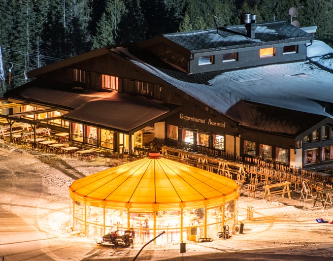 Winter_Nacht_Schneebar_Erlebnis-Restaurant Rossweid_Soerenberg_Samuel Buettler (7).jpg