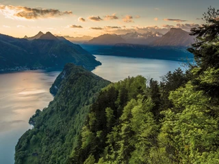 Vue sur le Bürgenstock Blick vom Bürgenstock auf den VierwaldstätterseeView of Lake Lucerne from the BürgenstockVue du Bürgenstock sur le lac des Quatre-Cantons