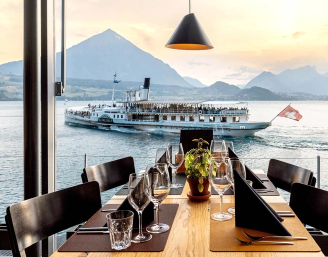 seerestaurant-beatenbuch-dampfschiff-bluemlisalp-niesen.jpg