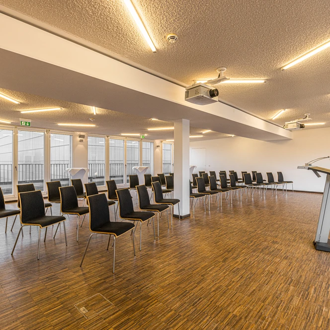 Tagungsraum Großer Tagungsraum in Reihenbestuhlung der Eventlocation die tagungslounge | Leipzig Convention Bureau