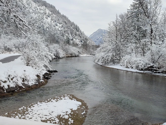Wanderweg links der Loisach | Einmündung Gießenbach in die Loisach