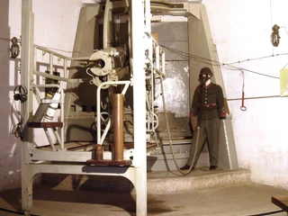 Festung Vitznau 10.5 cm Bunkerkanone  Festung Vitznau 10.5 cm Bunkerkanone Vitznau fortress 10.5 cm bunker gunForteresse de Vitznau Canon de soute 10,5 cm