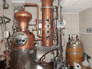 Stalder distillery die Schnapsbrennanlagethe distilleryla distillerie d'eau-de-vie