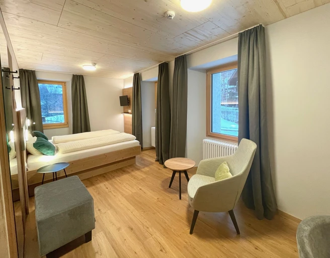 Doppelzimmer_205_Hotel_des_alpes_Fiesch
