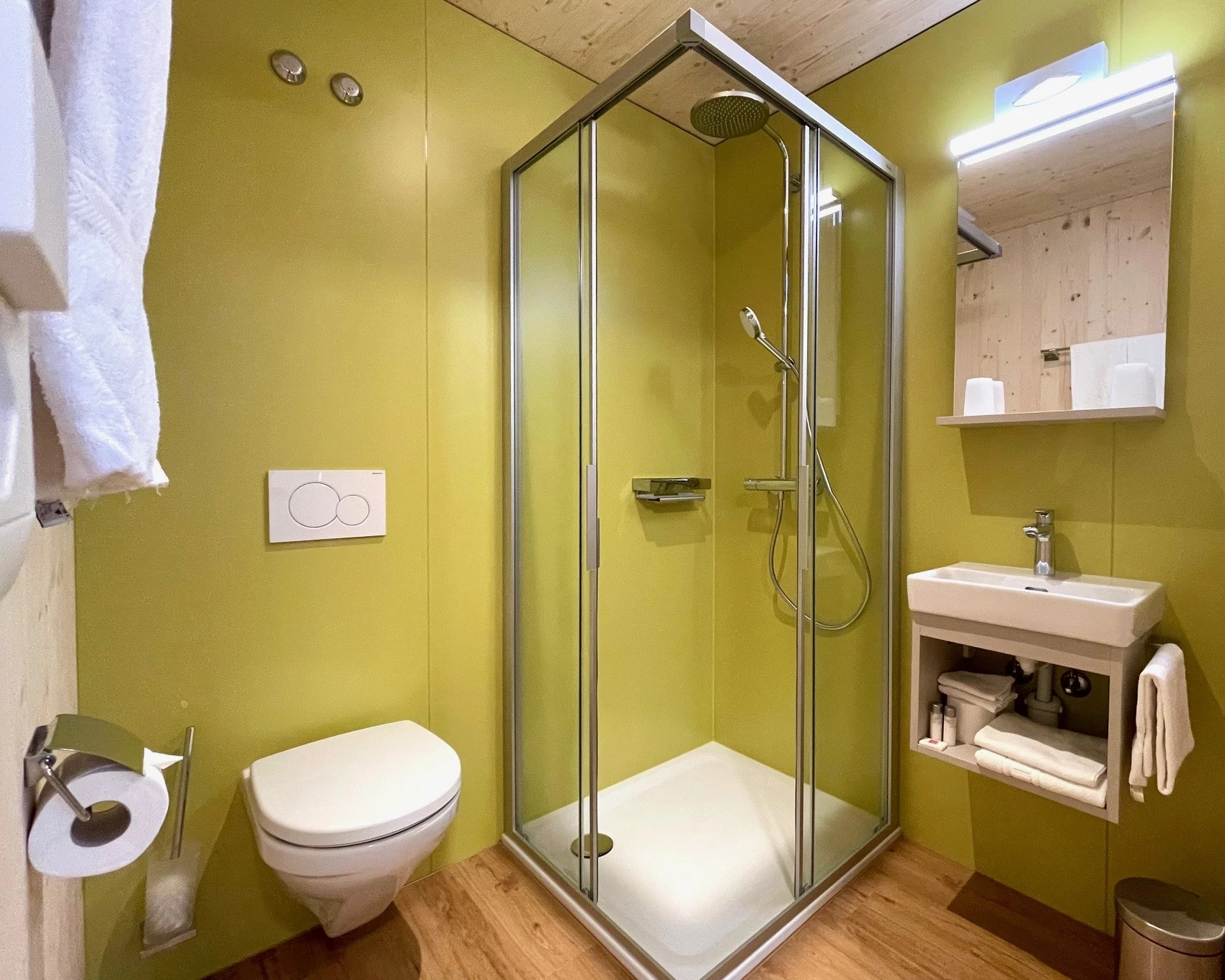 Badzimmer_Doppelzimmer_Hotel_des_alpes_Fiesch