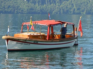 Quatagis boat Das Fahrgast-Schiff Quatagis auf dem VierwaldstätterseeThe Quatagis passenger boat on Lake LucerneLe bateau de passagers Quatagis sur le lac des Quatre-Cantons