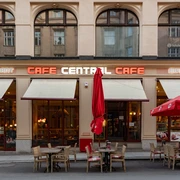 Das Café Central in der Innenstadt - Gastronomien und Cafés in Leipzig Im Café Central könnt ihr neben Kaffee und anderen Getränken französische Kleinigkeiten probieren und euch eine Pause gönnen