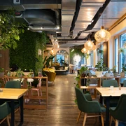 Das Endless Café – Cafés und Gastronomien in Leipzig Das Endless Café überzeugt mit moderner Inneneinrichtung und einer Menge Pflanzen