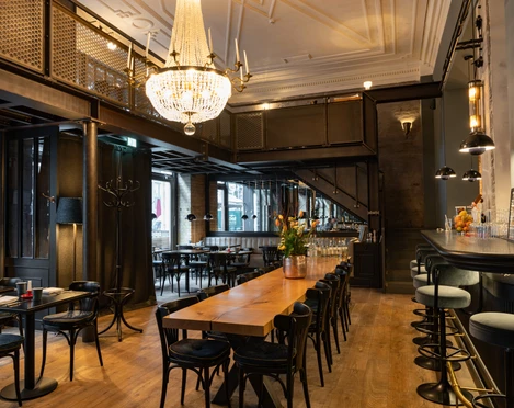 Macis Biorestaurant im industriellen Art Déco-Ambiente – Gastronomien in Leipzig Das Macis ist ein Biorestaurant mit eigener Bäckerei und Bio-Markt, Gastronomie