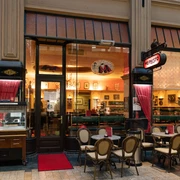 Die Mephisto Bar in der beliebten Mädler Passage – Gastronomien in Leipzig Die Mephisto Bar befindet sich inmitten der bekannten Mädler Passage, Gastronomie