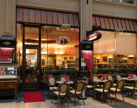 Die Mephisto Bar in der beliebten Mädler Passage – Gastronomien in Leipzig Die Mephisto Bar befindet sich inmitten der bekannten Mädler Passage, Gastronomie
