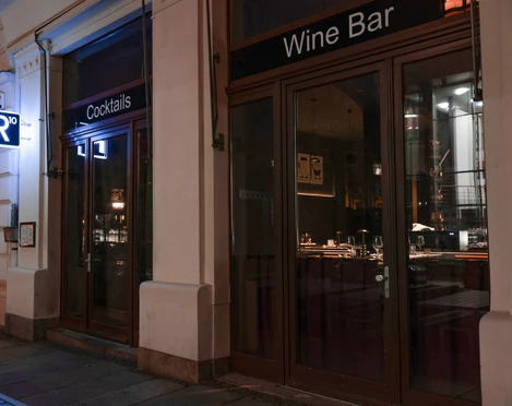 R10 Restaurant und Bar Außenansicht – Gastronomien in Leipzig Das R10 vereint Restaurant und Bar in urbaner Location, Gastronomie