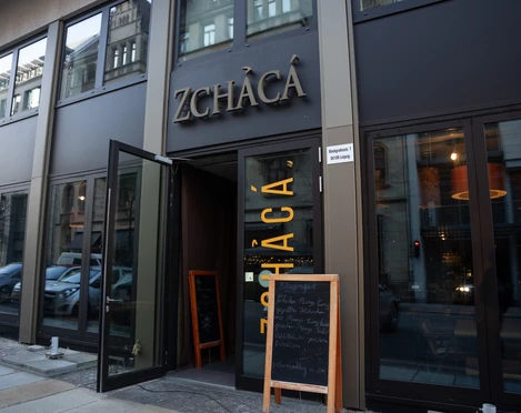 Zchaca Asian Fusion Restaurant Außenansicht – Gastronomien in Leipzig Der moderne Eingangsbereich des Restaurants Zchaca verrät bereits einiges über die Kulinarik des Restaurants