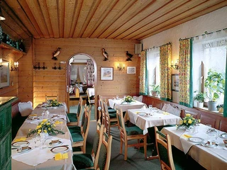 gasthof-sonne-kaminzimmer.jpg