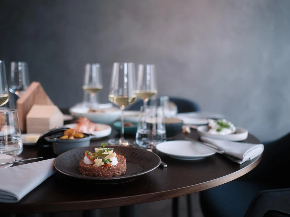 Gedeckter Tisch im Restaurant „Schatzhauser"