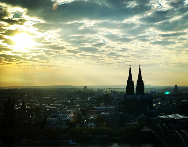 Panorama Köln Panorama von Köln in der Dämmerung von obenPanorama of Cologne at dusk from above