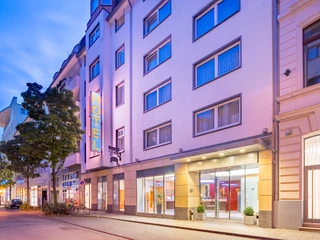 flandrischer-1.jpg Aussenansicht der Vorderseite des Hotel Flandrischer Hof Exterior view of the front of the Hotel Flandrischer Hof