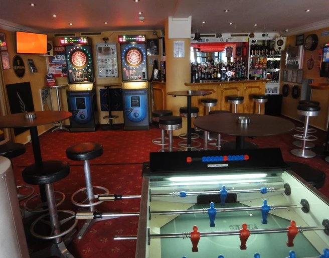 Liquid Soul Bar Blick auf die Dartsscheiben im Liquid SoulView of the dartboards at Liquid SoulVue sur les cibles de fléchettes à Liquid Soul