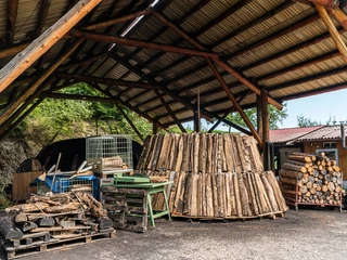 Köhlerweg Romoos - Kohlemeiler im Aufbau