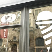 Tonis organic ice cream - Essen mit Kind in Leipzig Tonis organic ice cream befindet sich gegenüber der historischen Thomaskirche.