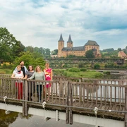 Teamfoto Tourist-Information "Rochlitzer Muldental" Das Bild zeigt das Team der Tourist-Information auf der Fußgängerbrücke uber die Mulde vor dem Rochlitzer Schloss.The picture shows the Tourist Information team on the pedestrian bridge over the Mulde in front of Rochlitz Castle.