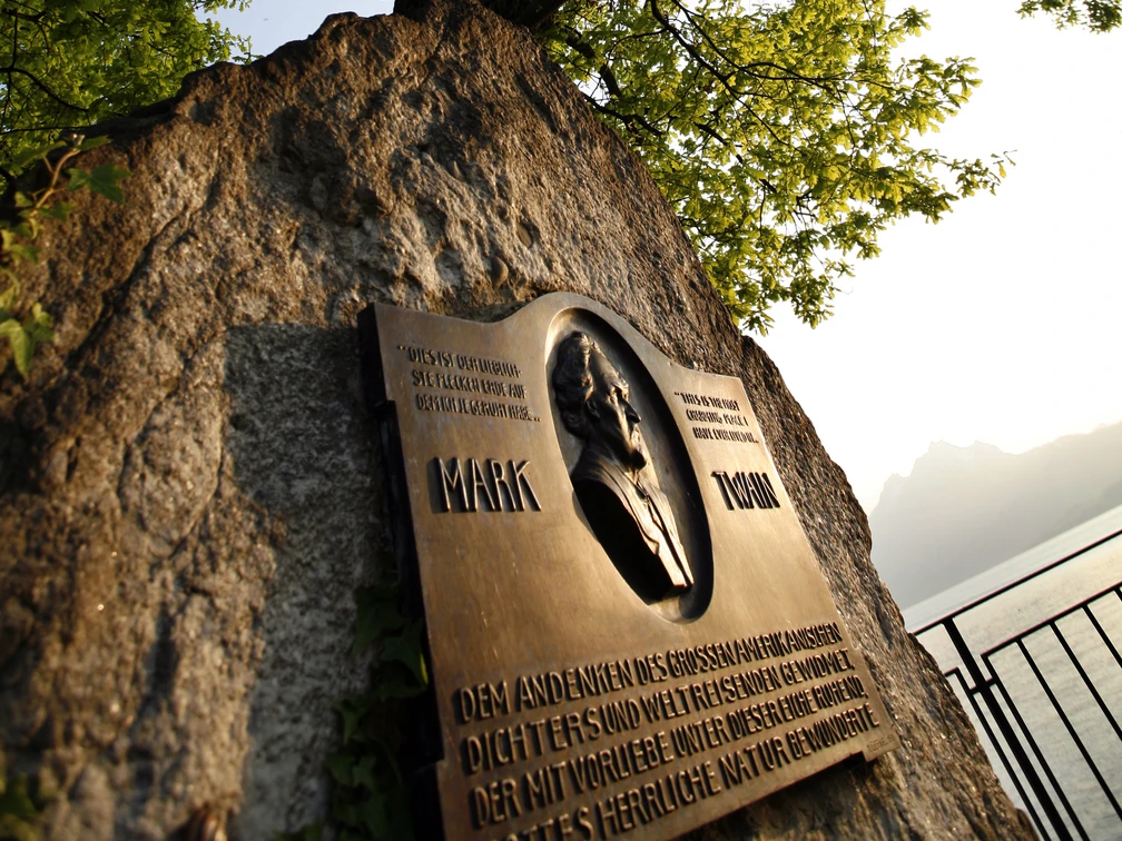 Mark Twain memorial stone Mark Twain GedenksteinMark Twain memorial stonePierre commémorative Mark Twain