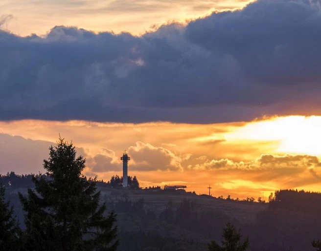 Blick auf den Ettelsberg bei Sonnenuntergang